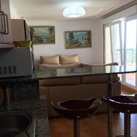 With 3 Bedrooms In With Furnished Terrace Apartamento
