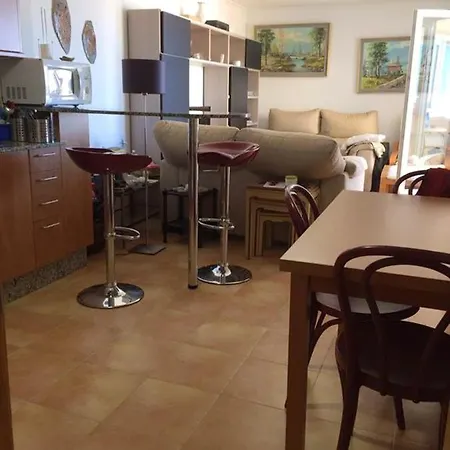 With 3 Bedrooms In With Furnished Terrace *
