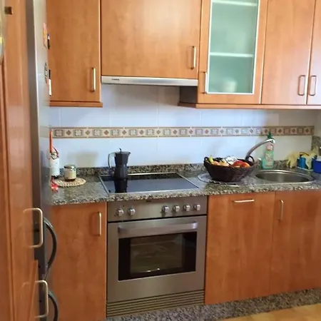With 3 Bedrooms In With Furnished Terrace * Malpica