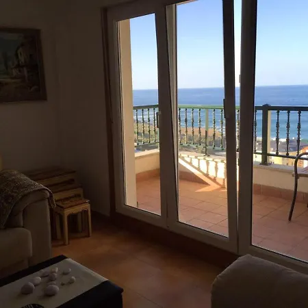 With 3 Bedrooms In With Furnished Terrace Apartamento
